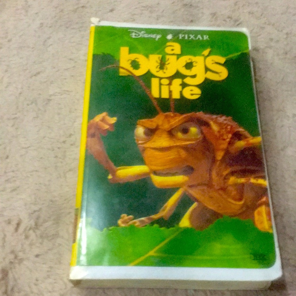 Disney -  PIXAR  "A BUG'S LIFE"  on VHS #15653 Vintage/Collectible